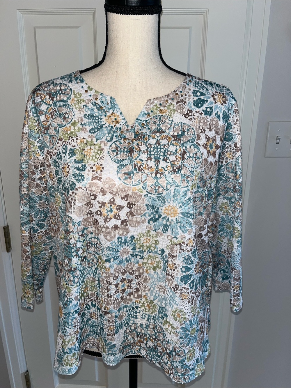 Alfred Dunner Women's Teal Floral Mosaic V-Neck Top - Petite Large